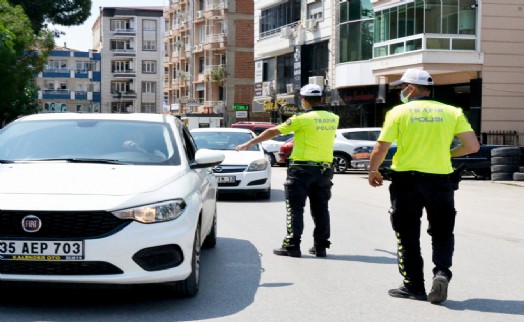 Bayram tatilinde İzmir'de her 15 kilometrede bir trafik ekibi