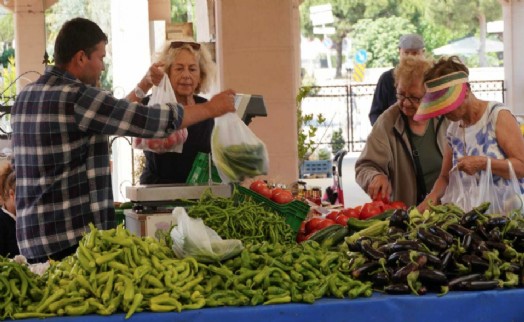 Çeşme'de tarladan sofraya üretici pazarı açıldı!