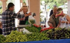 Çeşme'de tarladan sofraya üretici pazarı açıldı!