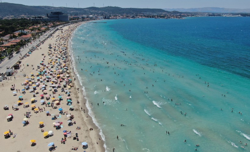 Çeşme’nin nüfusu 1 milyonu aştı, plajlar doldu taştı