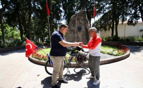 Cumhuriyet'in 100. yılı anısına Sivas’tan Karşıyaka’ya pedalladı