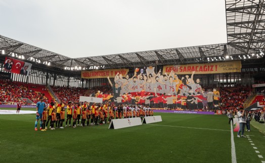 Göztepe taraftarı, 5 farklı dilde transfer ve şampiyonluk istedi