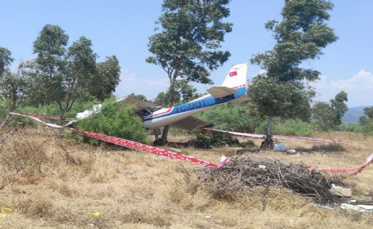 İzmir'de özel bir uçak araziye düştü: 2 yaralı