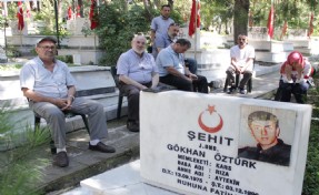 İzmir'de şehitliklerde buruk bayram arifesi