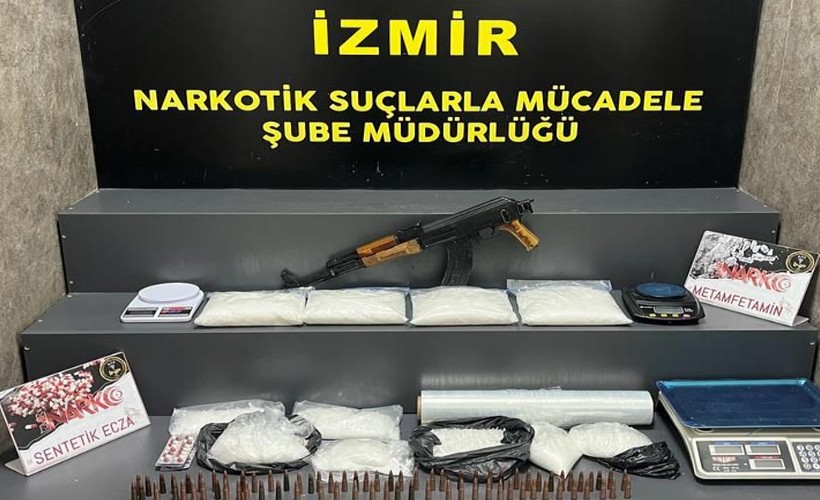 İzmir polisi zehir tacirlerine göz açtırmadı: 2 tutuklama