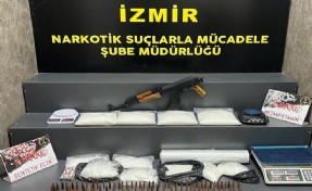 İzmir polisi zehir tacirlerine göz açtırmadı: 2 tutuklama