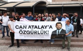 İzmir’de avukatlardan Can Atalay için özgürlük çağrısı