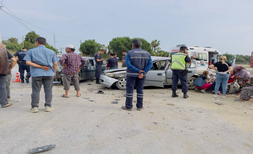 İzmir’de iki ayrı feci kaza: 11 yaralı