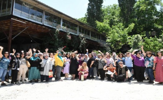 Karabağlar'da kursiyer kadınlar yılın yorgunluğunu attılar