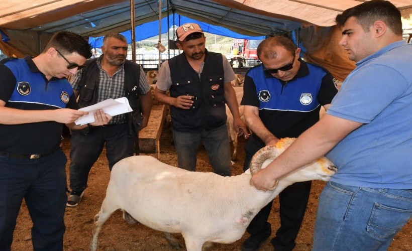 Karabağlar Belediyesi'nden Kurban Bayramı denetimleri