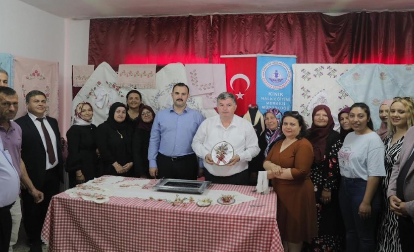 Kınık’ta Halk Eğitim Kursları sergisi ve kermes düzenlendi