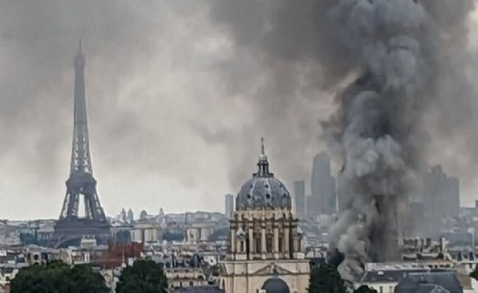 Paris'te patlama: Çok sayıda yaralı var!