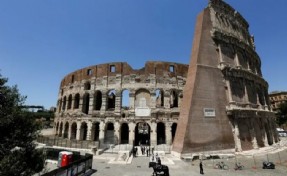 Roma’da Kolezyum’a anahtarla isim yazan turist aranıyor: 5 yıl hapis cezası alabilir