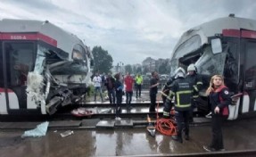 Samsun'da iki tramvay çarpıştı! Çok sayıda yaralı var!