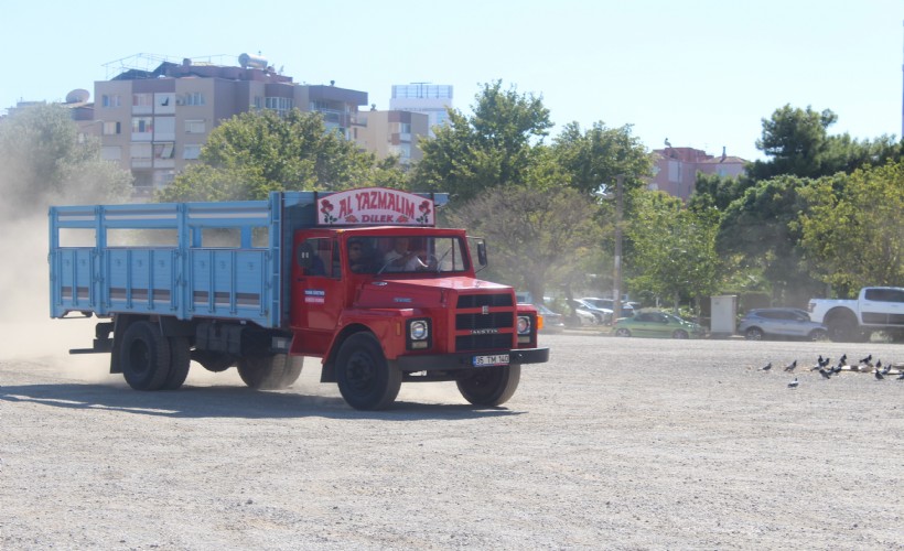 'Selvi Boylum Al Yazmalım' aracının ikizi İzmir’de