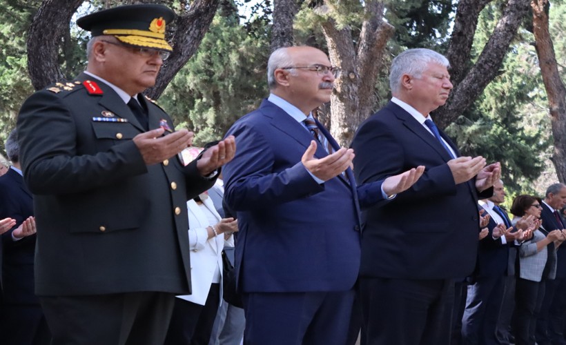 15 Temmuz şehitleri İzmir'de dualarla anıldı