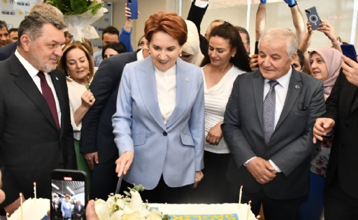 Akşener'e sürpriz doğum günü