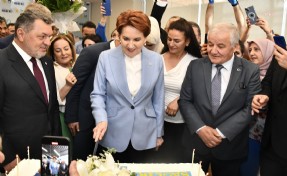 Akşener'e sürpriz doğum günü