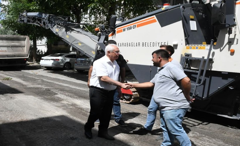 Rekor sıcaklıkta Karabağlar'da yoğun mesai