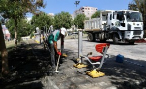 Buca'da kundaklanan parkta yenileme çalışmaları başladı!