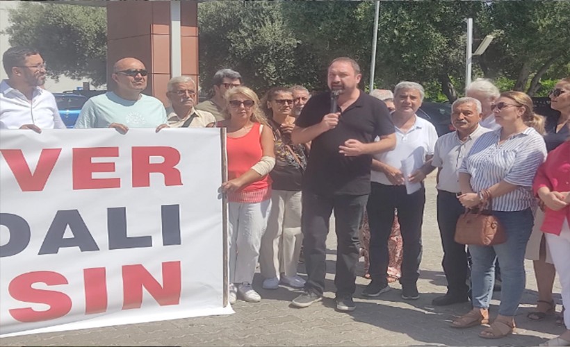 İl Tarım önünde Ege Kent ve CHP’den eylem: ‘30 ilçenin çöpü Çiğli'de toplanıyor’