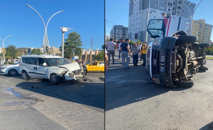 İzmir'de ambulans ile kamyonet çarpıştı: 3 yaralı