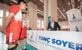 İzmir’in yeni spor uygulaması Sporİzmir kullanıma sunuldu