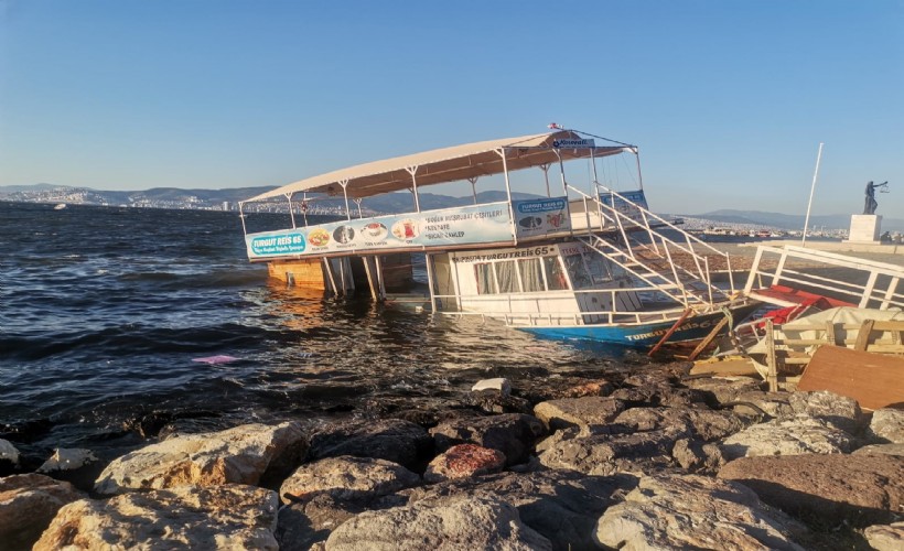 Kuvvetli lodos balık-ekmek teknesini yan yatırdı