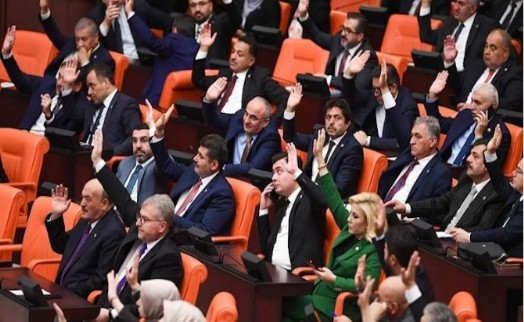 TBMM olağanüstü toplanıyor, AK Parti'den dikkat çeken hamle