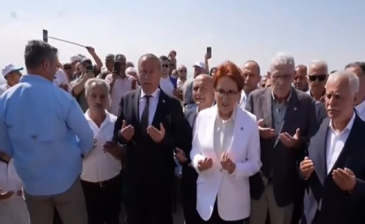 Akşener, Afyonkarahisar'da Kocatepe Anıtı'nı ziyaret etti