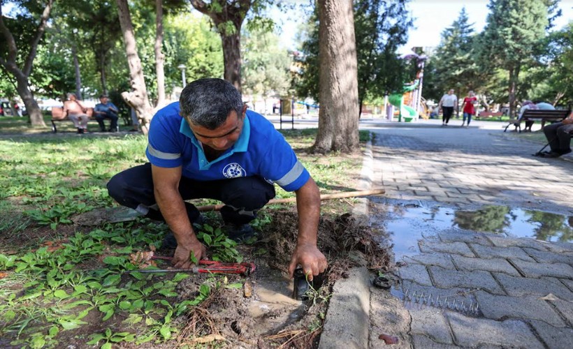 Buca'nın parkları vandalların hedefinde