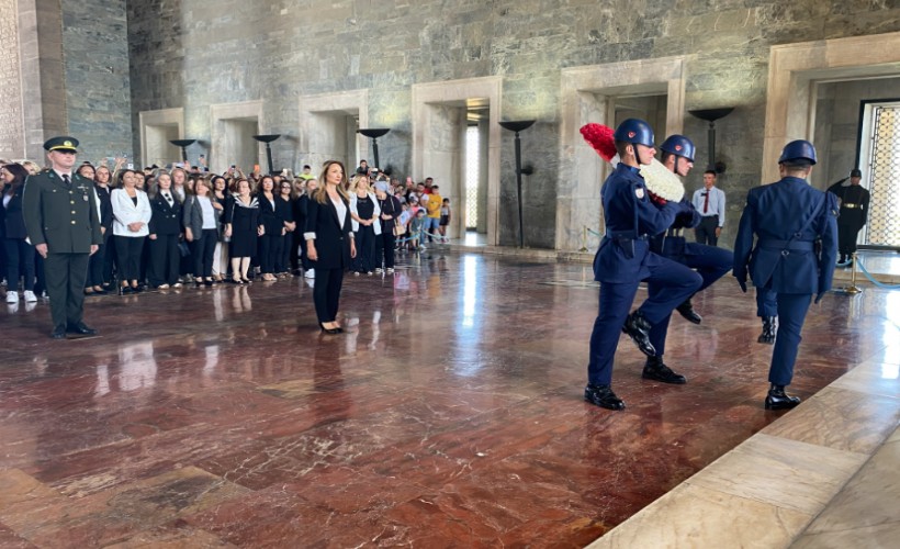 CHP Kadın Kolları Başkanları Anıtkabir’i ziyaret etti