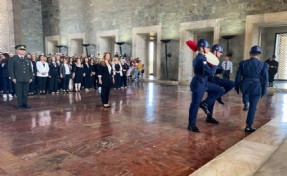 CHP Kadın Kolları Başkanları Anıtkabir’i ziyaret etti