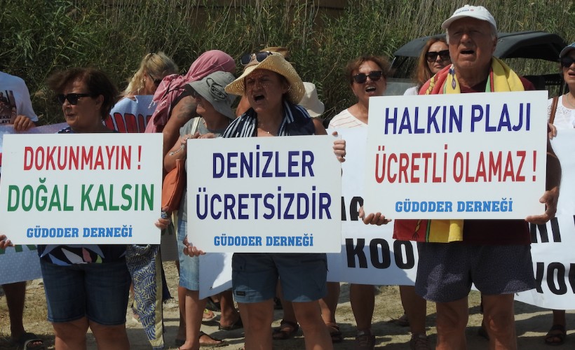 Çeşme’de sahillerin ücretli hale getirilmesine havlulu tepki sürüyor