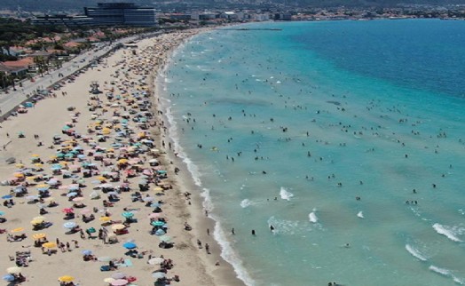 Çeşmeli esnaf: 'İşler seneden seneye düşüyor'