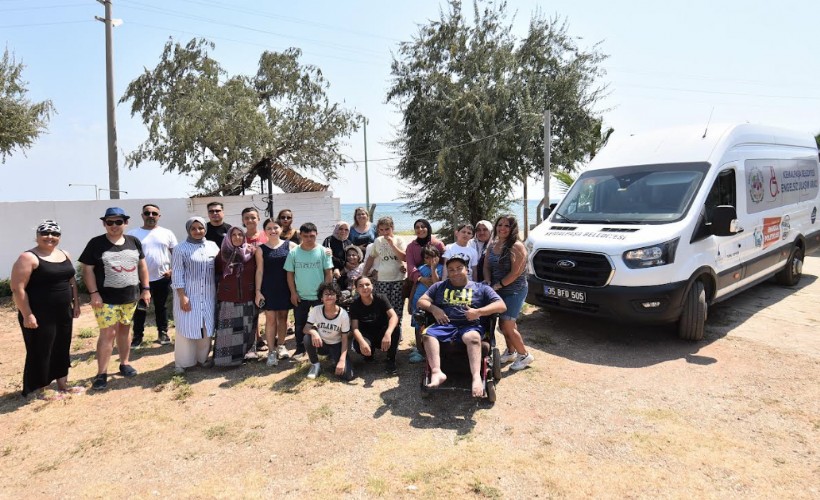 Kemalpaşa'da deniz sevgisi, engel tanımıyor