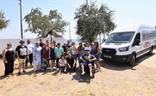 Kemalpaşa'da deniz sevgisi, engel tanımıyor