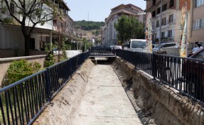 Dikili’deki Sülüklü Deresi temizlendi