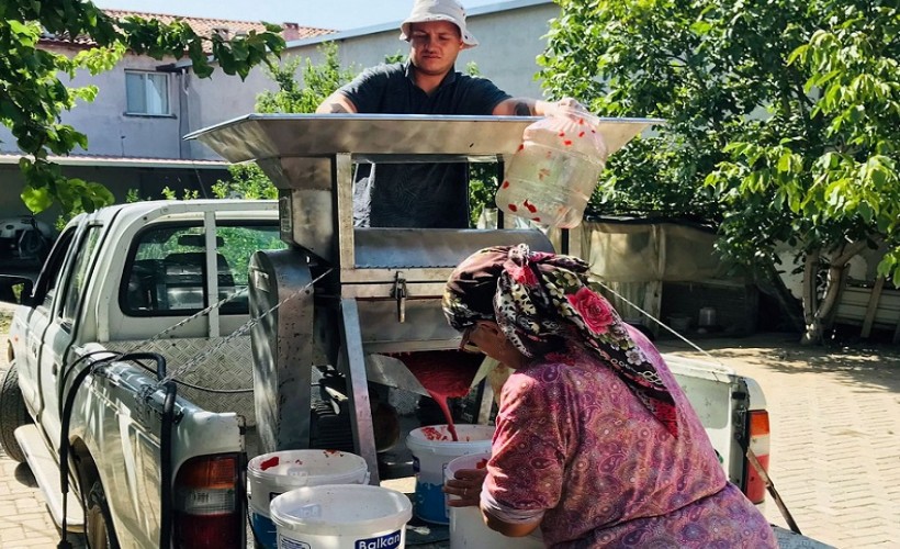 Efes Selçuk'ta domattan salçaya gelenekselleşen iş birliği