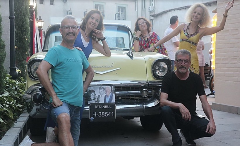 Göksel Arsoy’un 1957 model Chevrolet’si Sanathane’de sergilendi