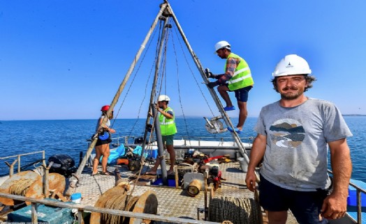 İzmir Körfezi’nin 30 farklı noktasından karot örneği alındı