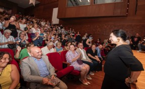 İzmir’de Türkan Şoray sevgisi