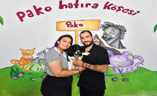 İzmirli gençler Hatay’dan gelen depremzede köpeği sahiplendi