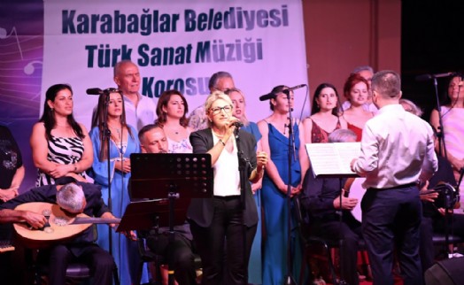 Karabağlar Belediyesi TSM Korosu'ndan renkli konser