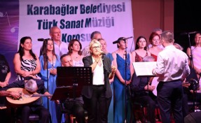 Karabağlar Belediyesi TSM Korosu'ndan renkli konser