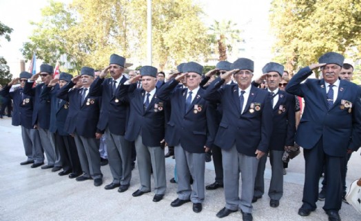 'Gazilerden Anılarla Kıbrıs' kitabı seslendirmesine Karşıyaka'dan destek