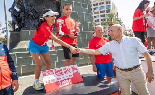 9 Eylül İzmir Yarı Maratonu’nda kurtuluş coşkusu