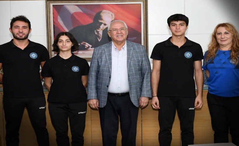 Başkan Selvitopu başarılı sporcuları kutladı