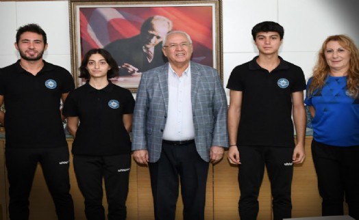 Başkan Selvitopu başarılı sporcuları kutladı