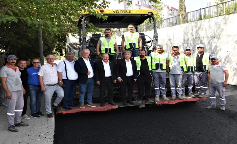 Bornova’da yollar yenileniyor: İduğ çalışmalarını inceledi